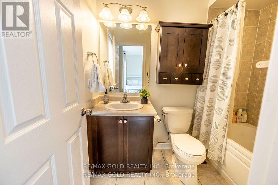 34 Rockbrook Trail, Brampton, Ontario  L7A 4H8 - Photo 16 - W12430341