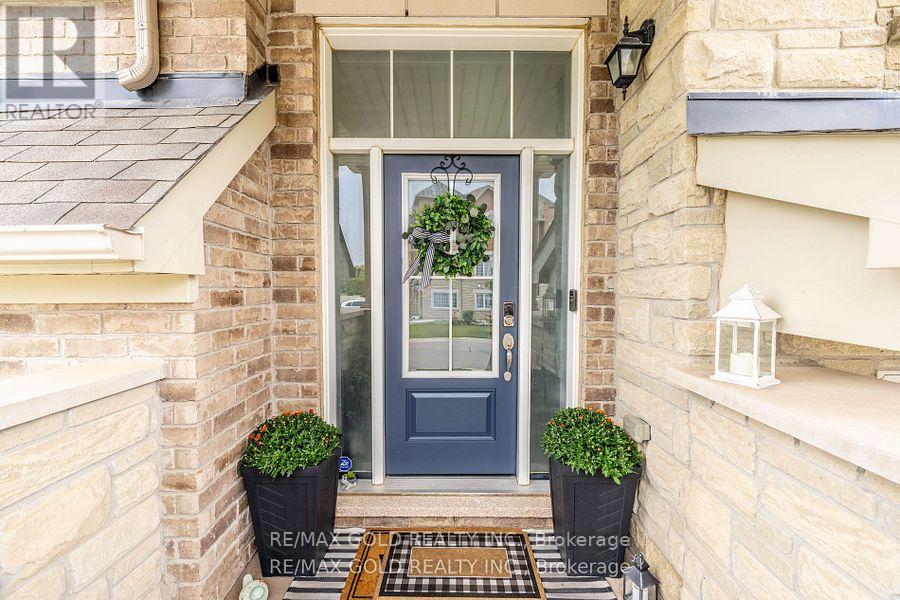 34 Rockbrook Trail, Brampton, Ontario  L7A 4H8 - Photo 2 - W12430341