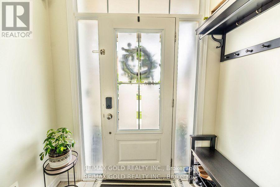 34 Rockbrook Trail, Brampton, Ontario  L7A 4H8 - Photo 3 - W12430341