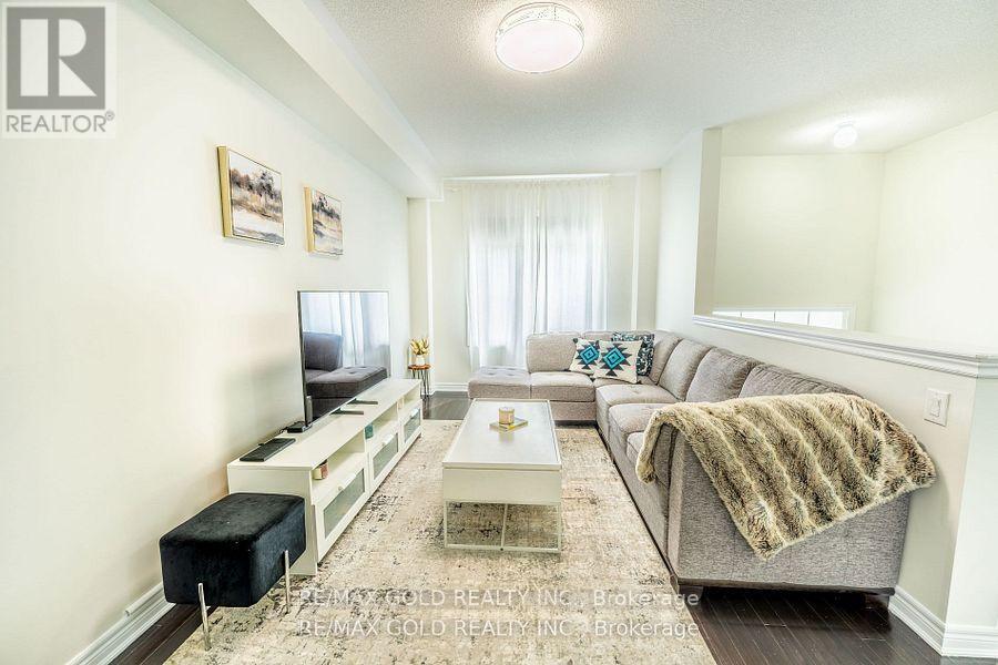34 Rockbrook Trail, Brampton, Ontario  L7A 4H8 - Photo 4 - W12430341