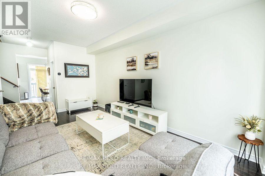 34 Rockbrook Trail, Brampton, Ontario  L7A 4H8 - Photo 5 - W12430341