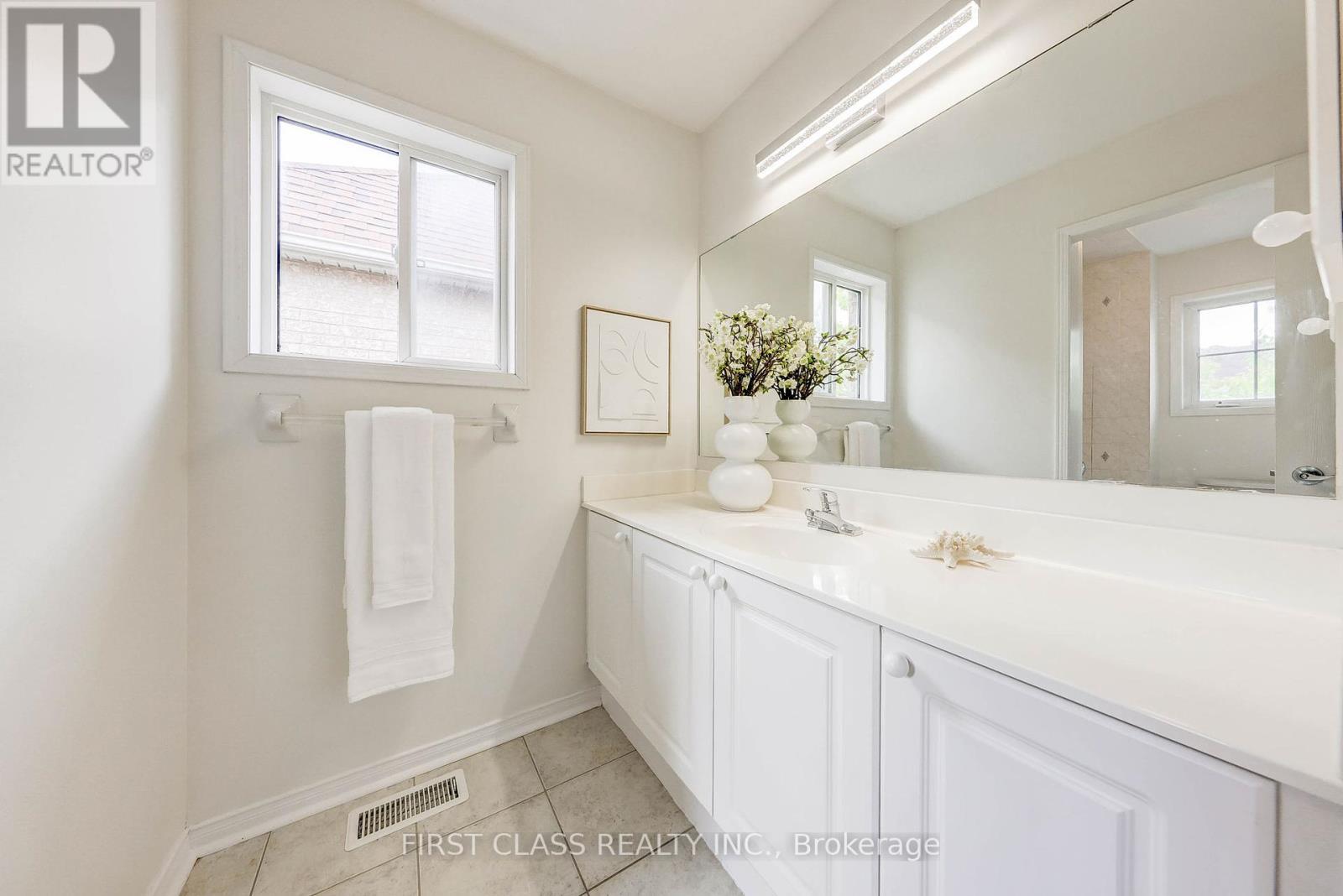 47 Lauraview Crescent, Markham, Ontario  L6C 2R4 - Photo 26 - N12430242