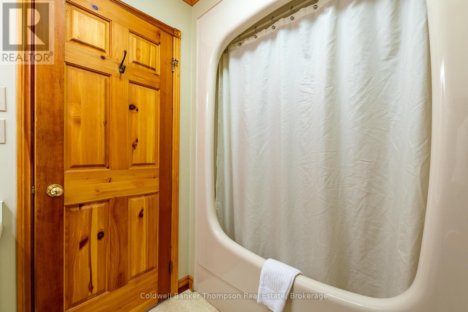 415 Grassmere Resort Road, Huntsville, Ontario  P1H 2J6 - Photo 16 - X12370503