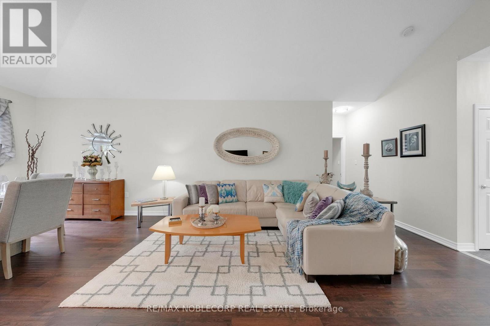 14 Willard Hunt Court, King, Ontario  L0G 1T0 - Photo 6 - N12430365