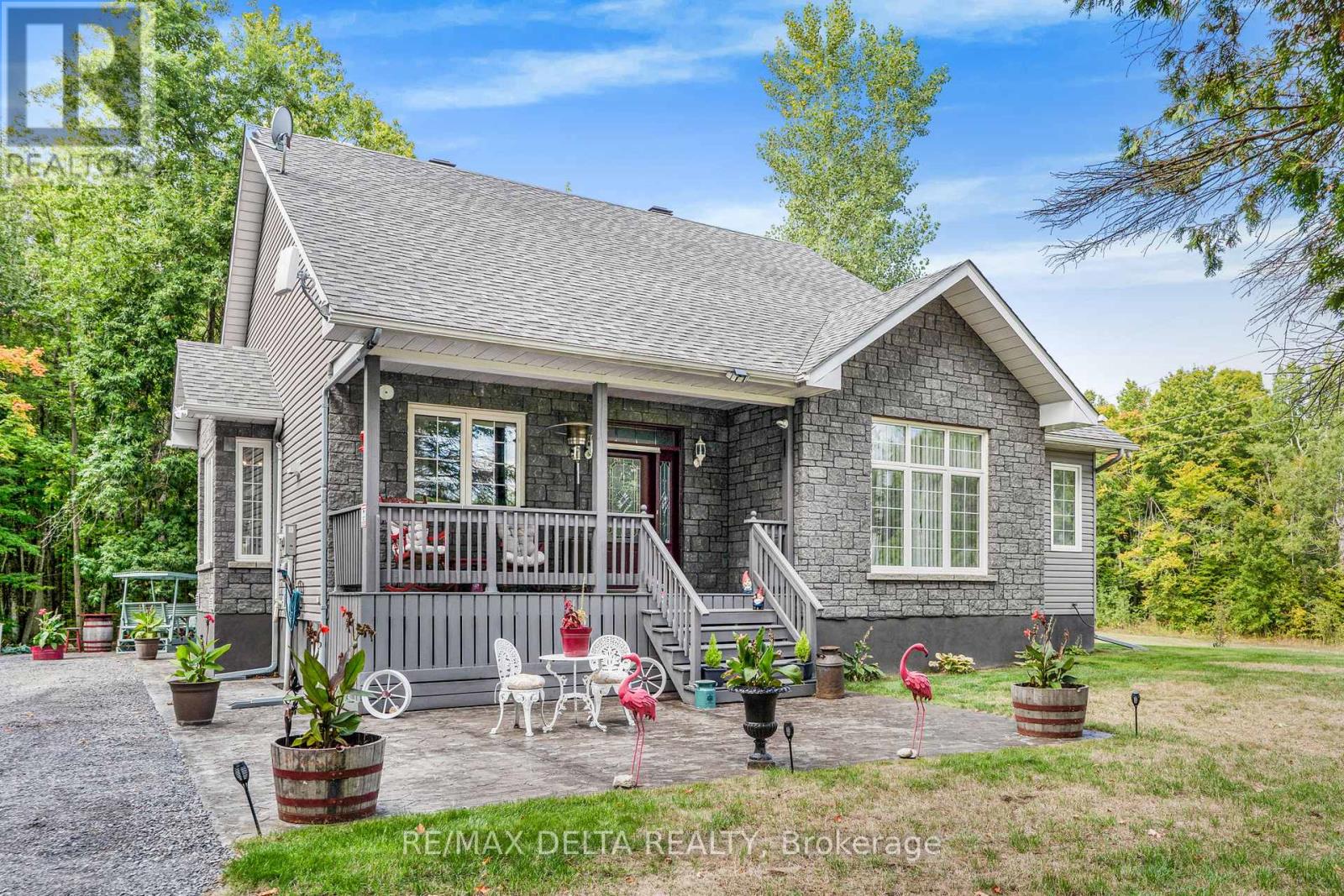 4688 Avonmore Road, South Stormont, Ontario  K0C 1P0 - Photo 2 - X12401542