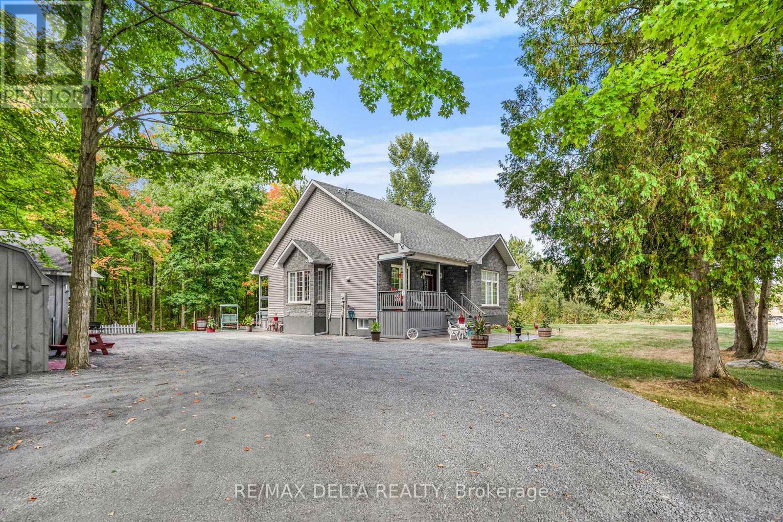 4688 Avonmore Road, South Stormont, Ontario  K0C 1P0 - Photo 3 - X12401542