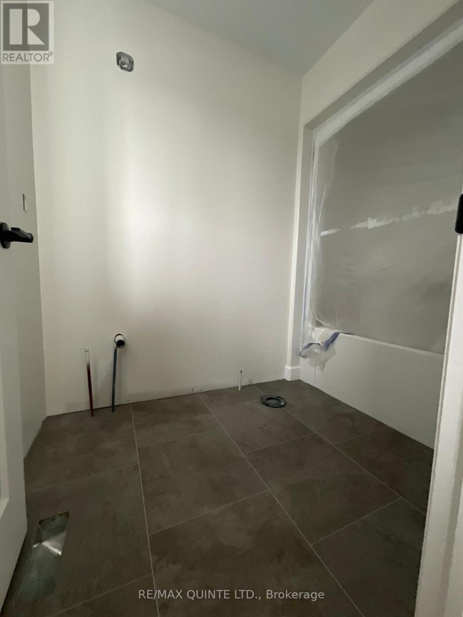 93 Raycroft Drive, Belleville, Ontario K8N 0R5 - Photo 2 - X12430404