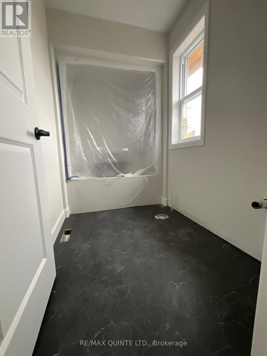 93 Raycroft Drive, Belleville, Ontario K8N 0R5 - Photo 4 - X12430404