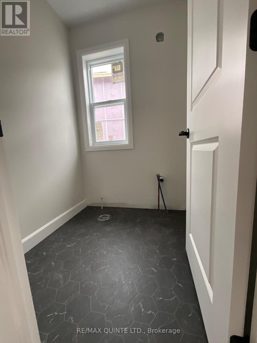 93 Raycroft Drive, Belleville, Ontario K8N 0R5 - Photo 5 - X12430404