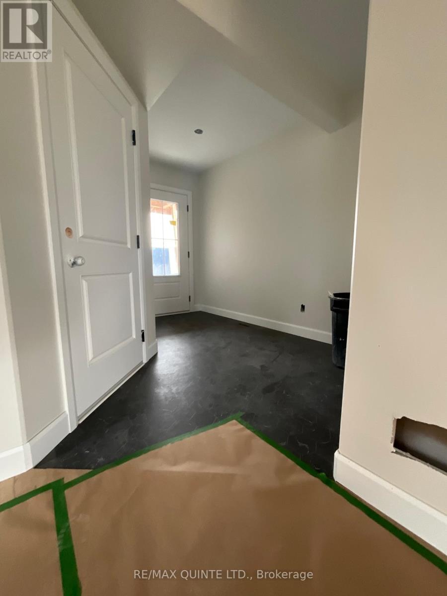 93 Raycroft Drive, Belleville, Ontario K8N 0R5 - Photo 6 - X12430404