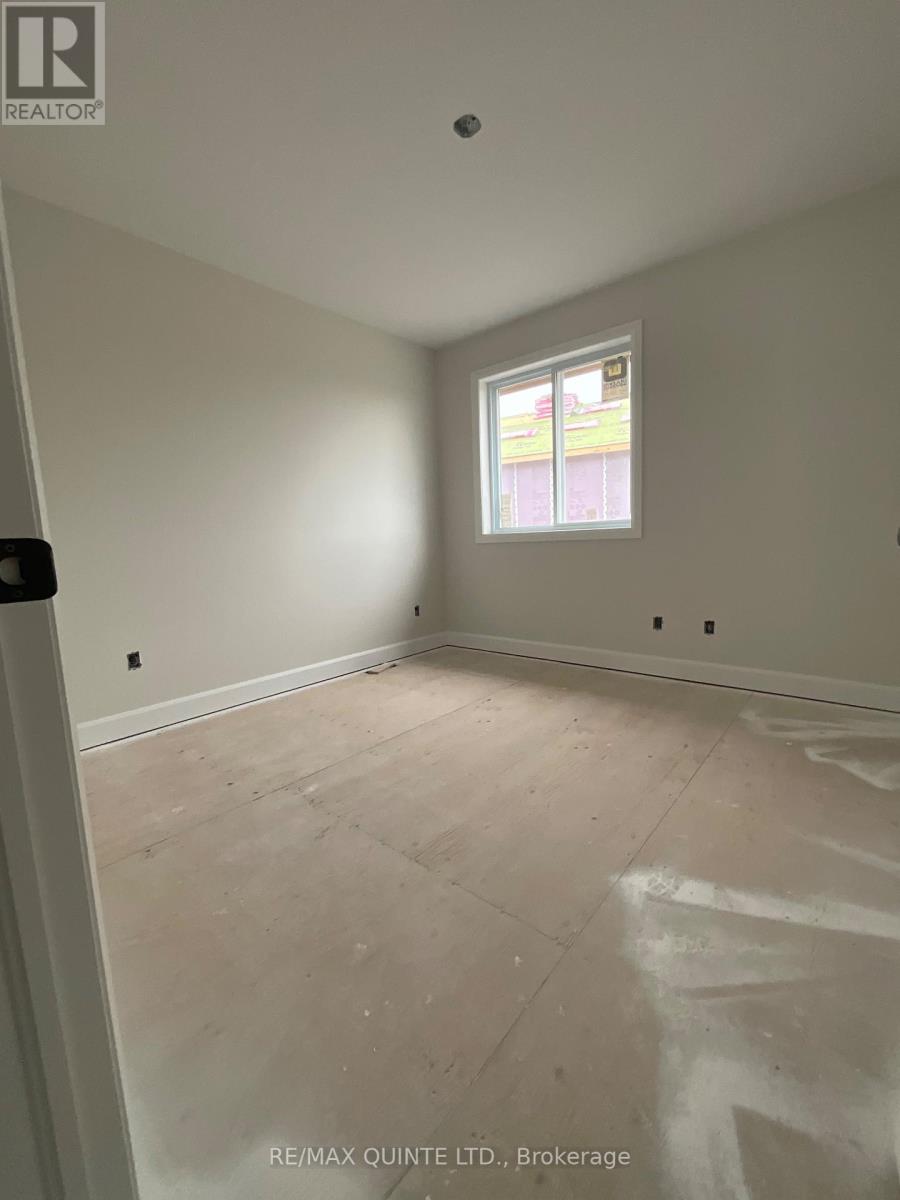 93 Raycroft Drive, Belleville, Ontario K8N 0R5 - Photo 7 - X12430404