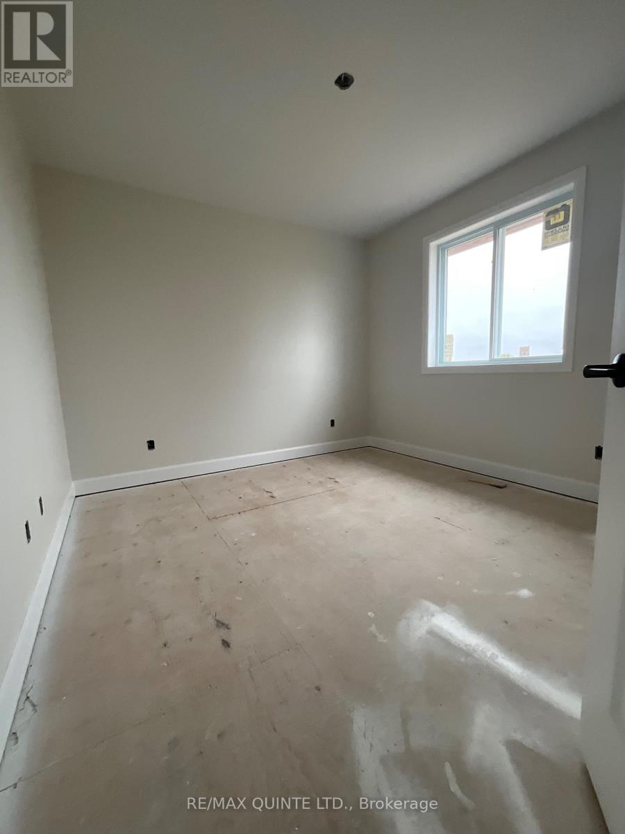 93 Raycroft Drive, Belleville, Ontario K8N 0R5 - Photo 9 - X12430404