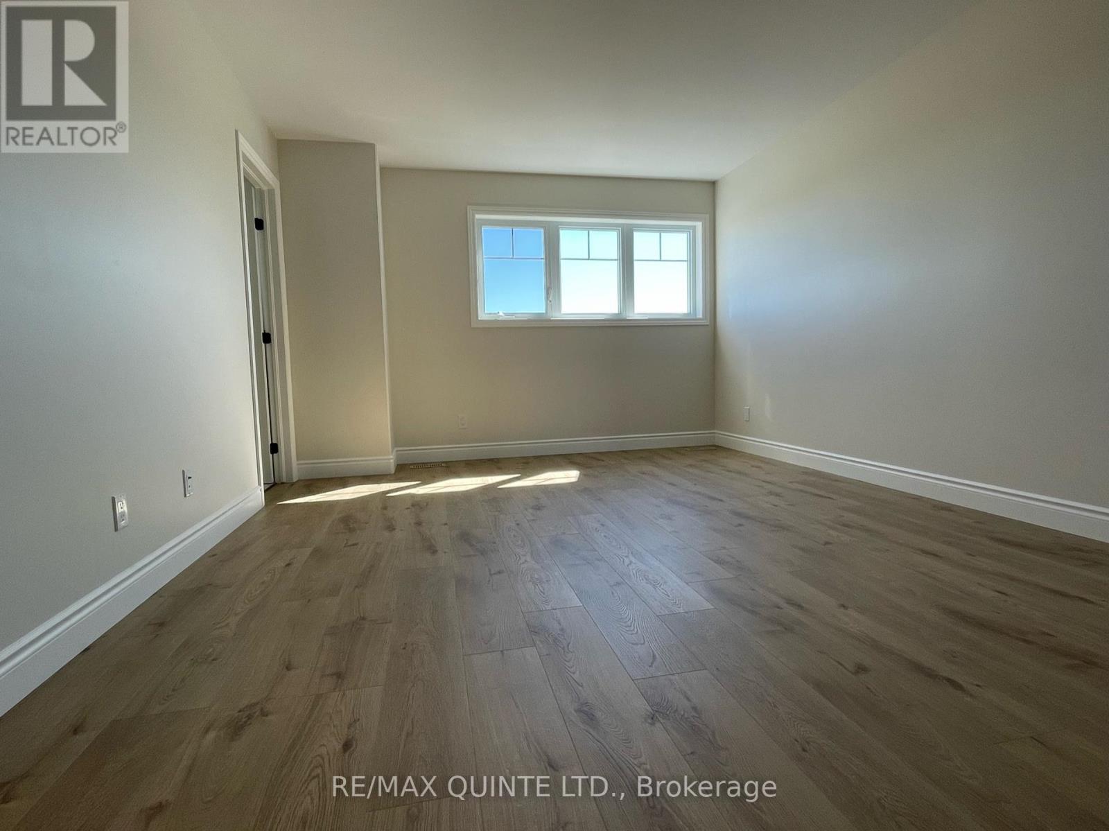 83 Raycroft Drive, Belleville (Thurlow Ward), Ontario  K8N 0R5 - Photo 4 - X12430407