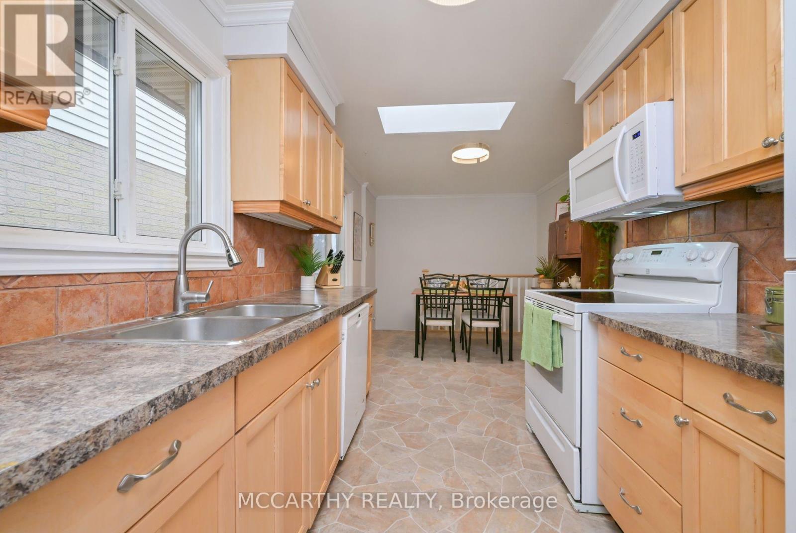 15 Andrew Avenue, Orangeville, Ontario  L9W 4E5 - Photo 5 - W12430360