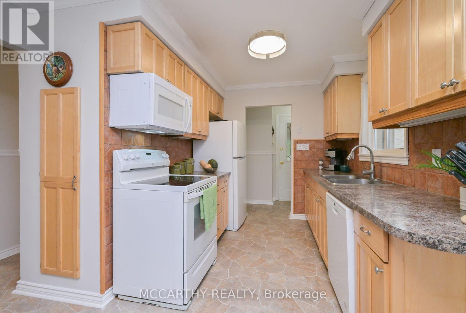 15 Andrew Avenue, Orangeville, Ontario  L9W 4E5 - Photo 7 - W12430360