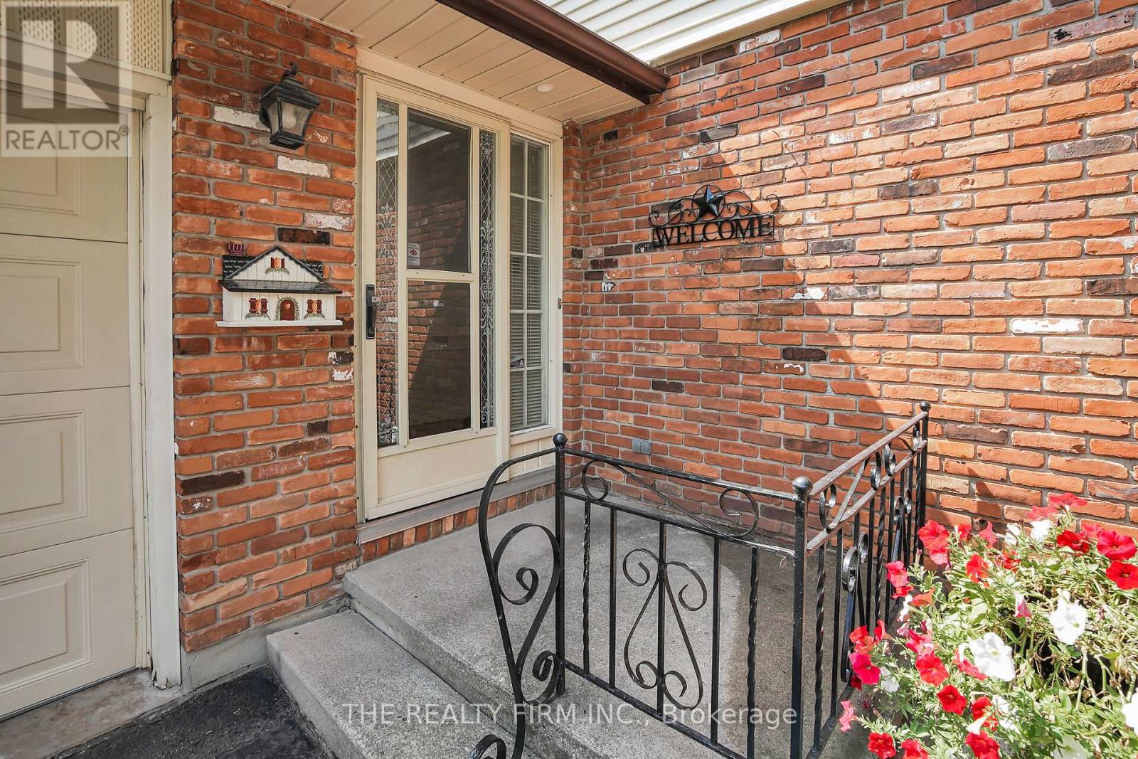 31 Mctaggart Crescent, London North, Ontario  N5X 2E2 - Photo 2 - X12430384