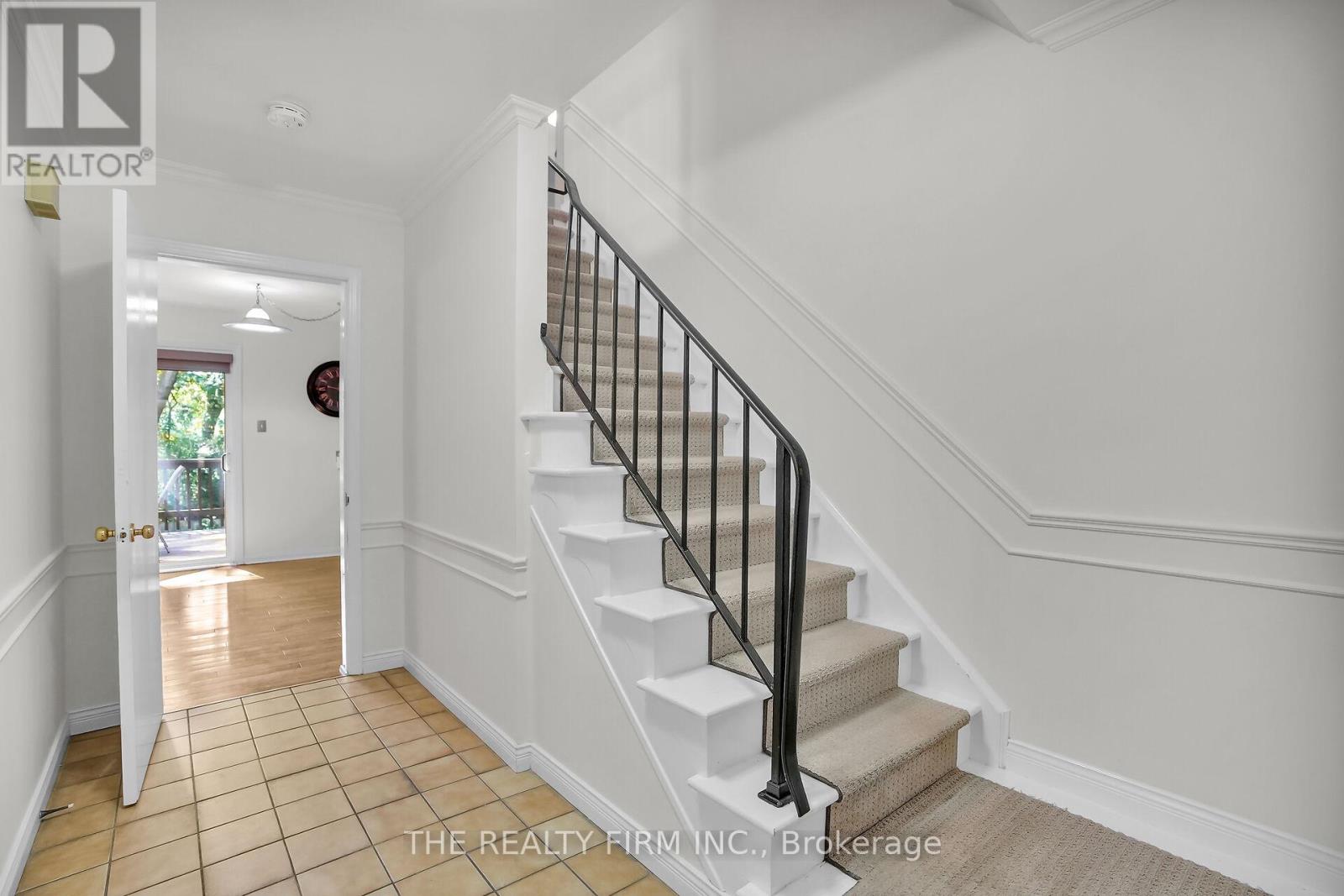 31 Mctaggart Crescent, London North, Ontario  N5X 2E2 - Photo 6 - X12430384