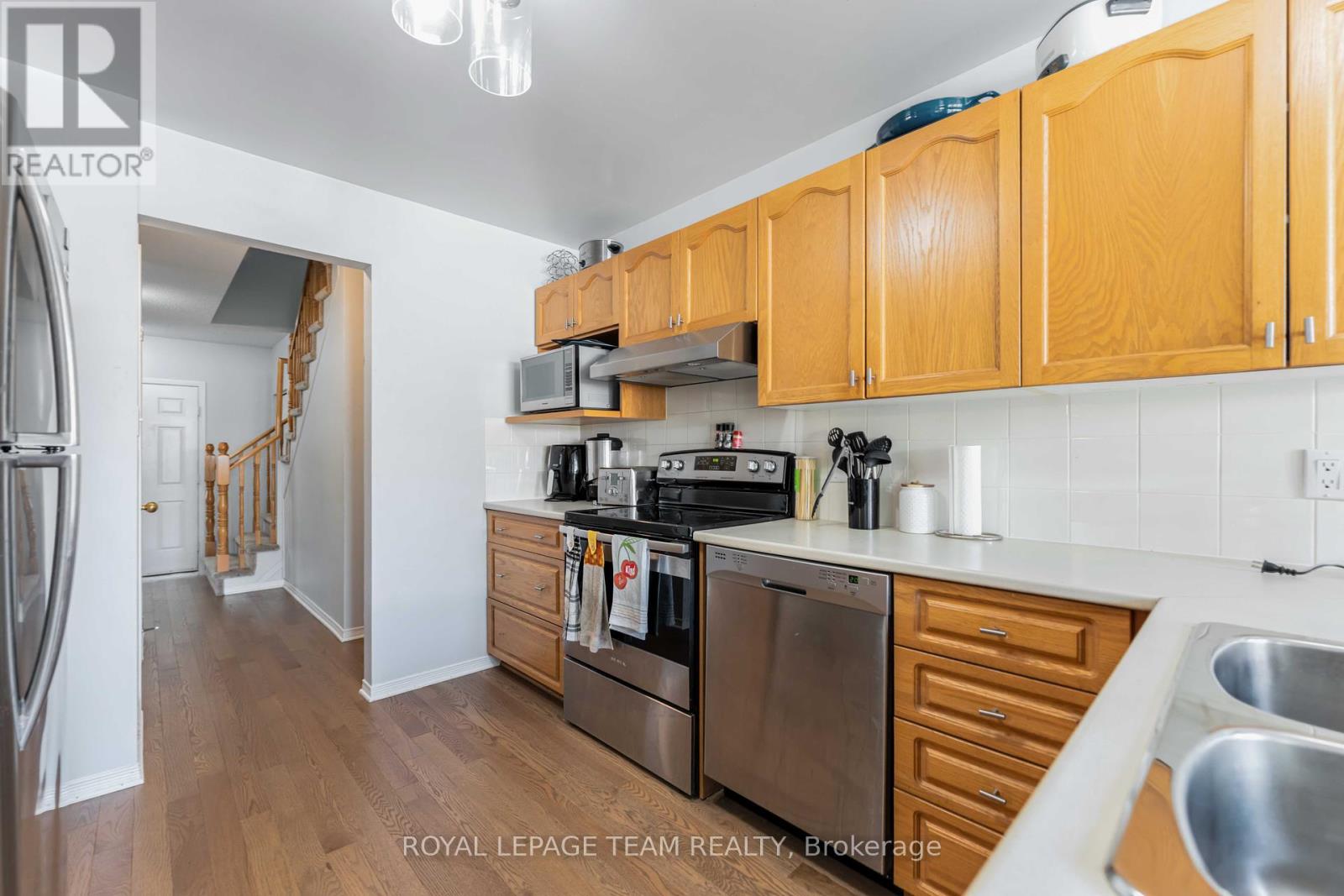 18 Ravenscroft Court, Ottawa, Ontario  K2S 1R3 - Photo 12 - X12430389