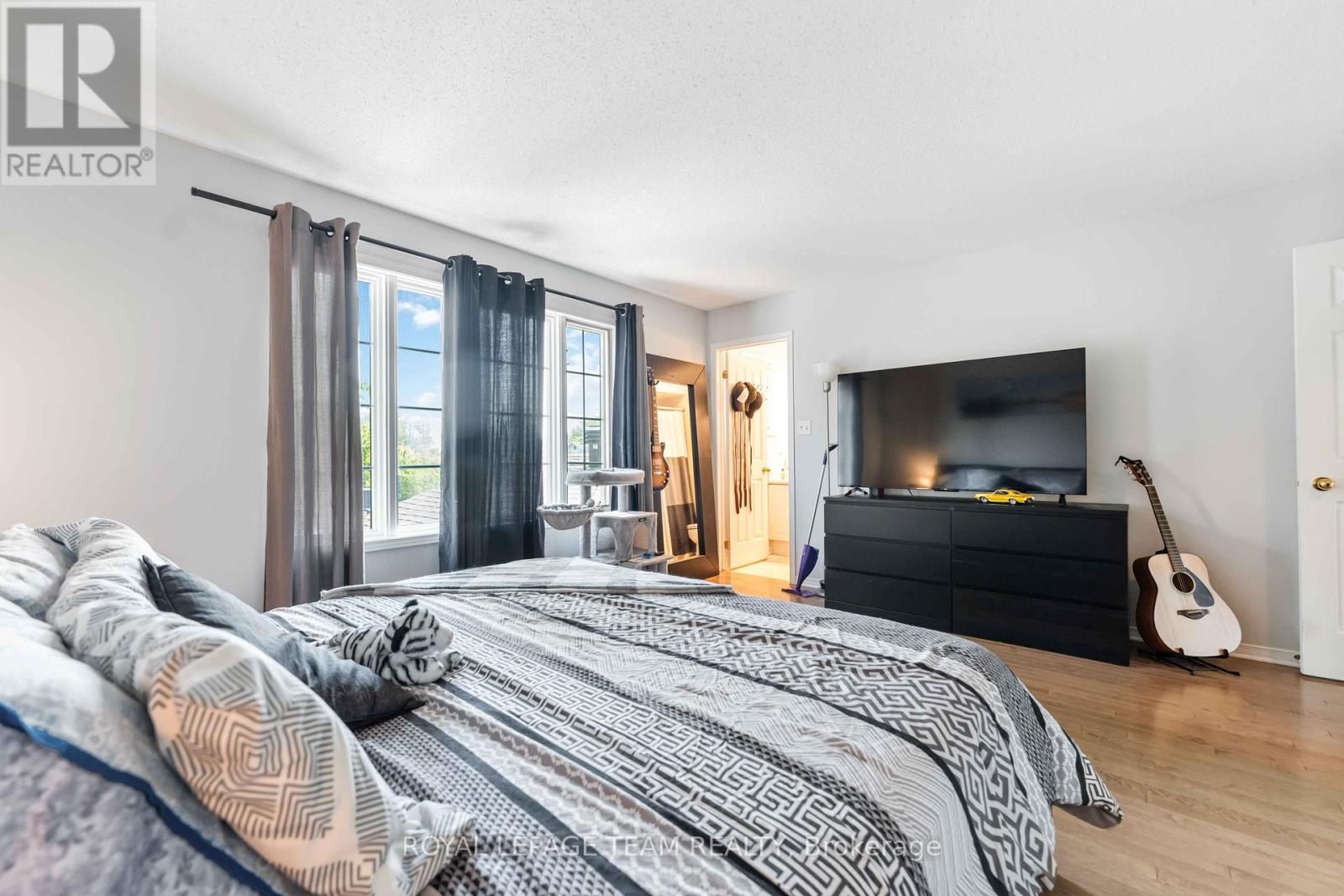 18 Ravenscroft Court, Ottawa, Ontario  K2S 1R3 - Photo 14 - X12430389