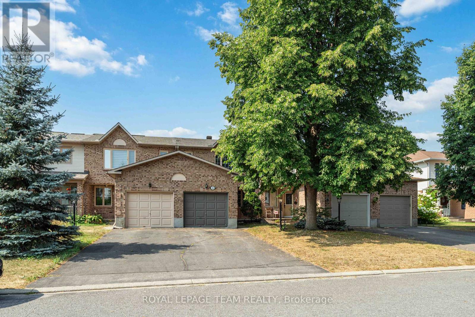 18 Ravenscroft Court, Ottawa, Ontario  K2S 1R3 - Photo 2 - X12430389