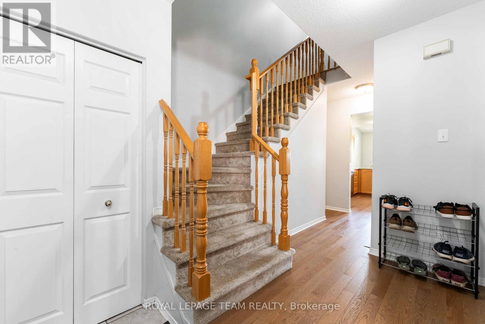 18 Ravenscroft Court, Ottawa, Ontario  K2S 1R3 - Photo 5 - X12430389