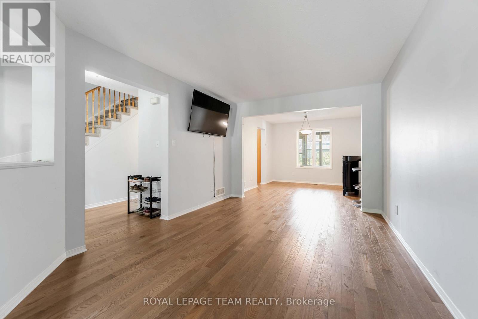 18 Ravenscroft Court, Ottawa, Ontario  K2S 1R3 - Photo 7 - X12430389
