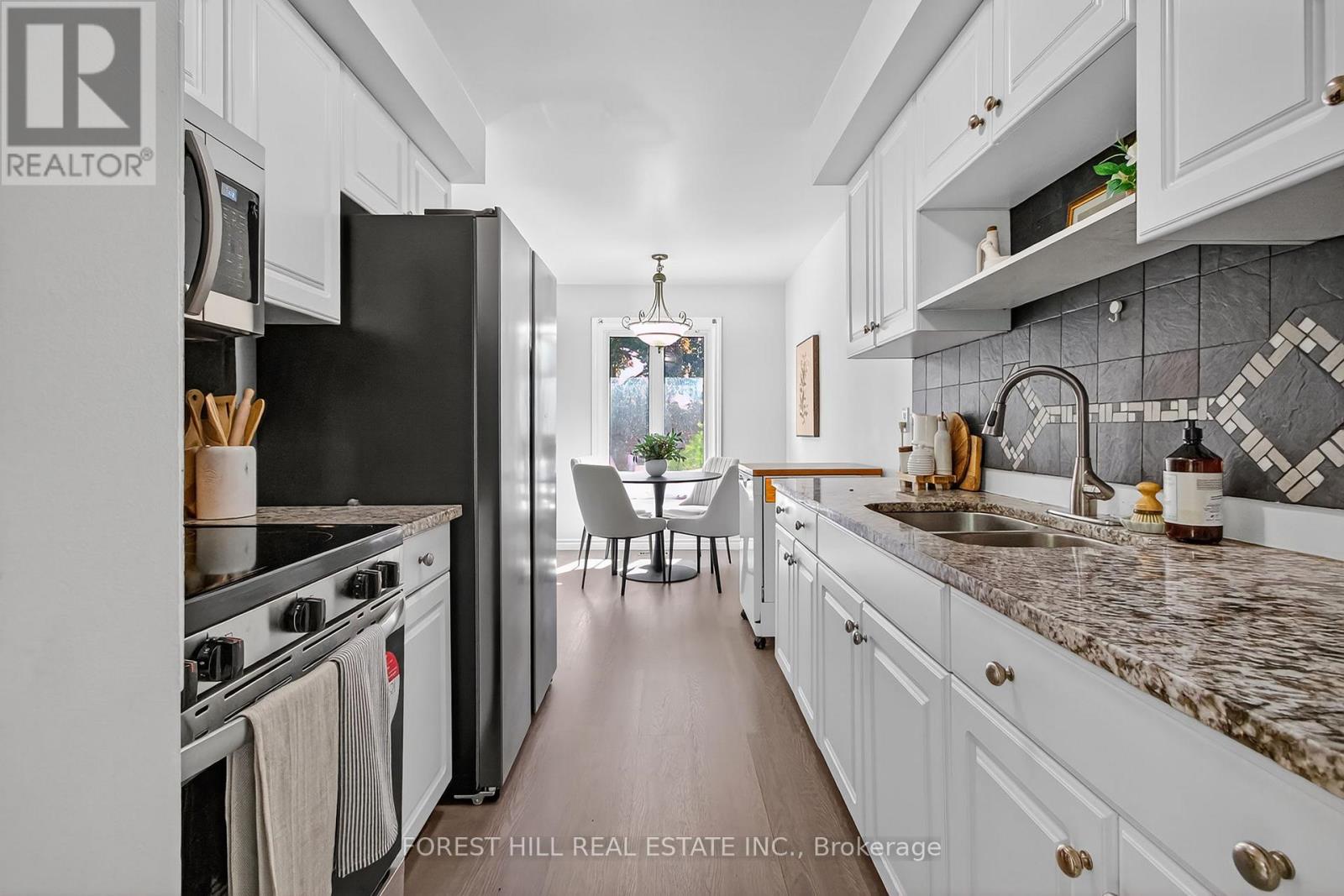42 Vincent Crescent, London South, Ontario  N6C 4X8 - Photo 12 - X12413206