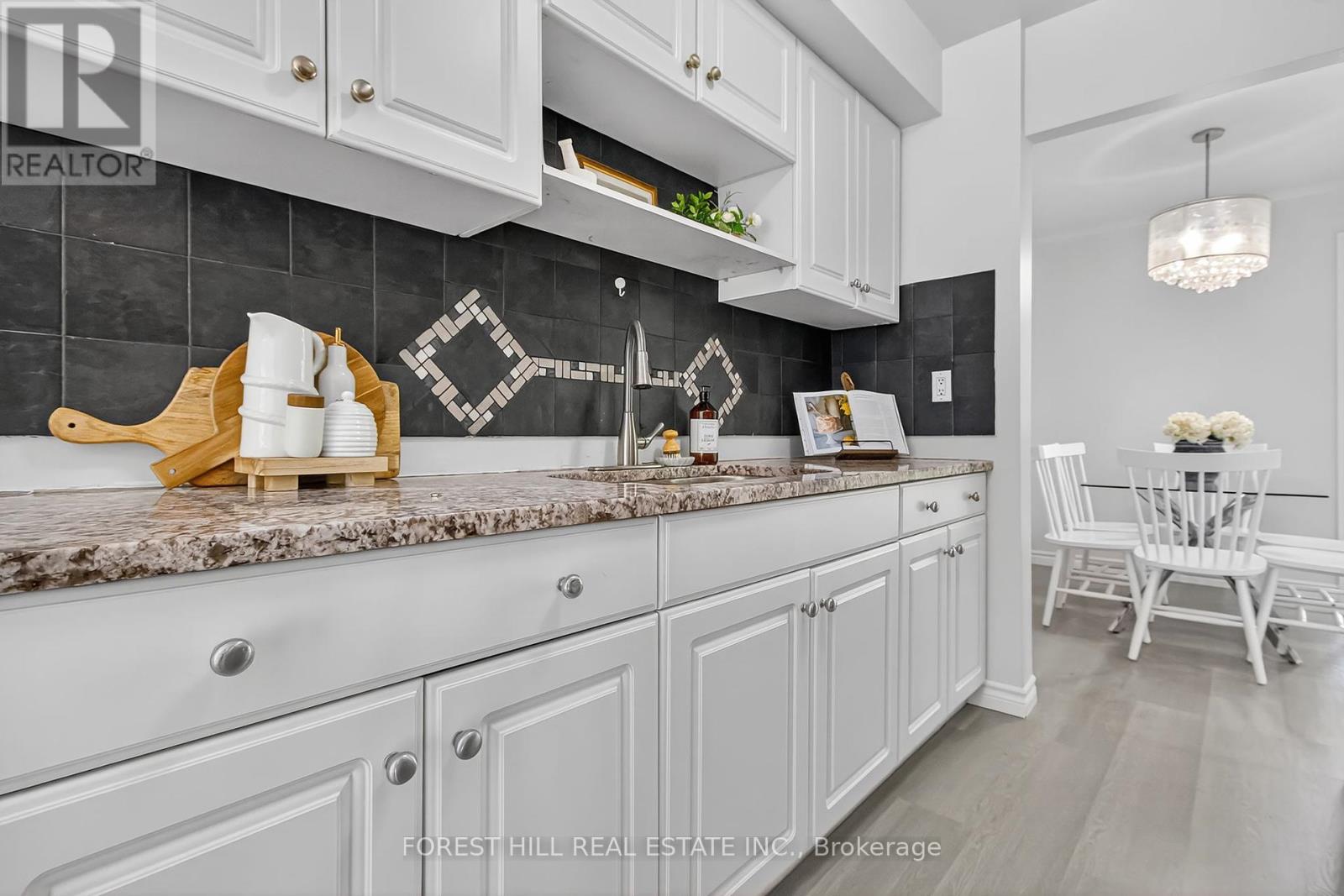 42 Vincent Crescent, London South, Ontario  N6C 4X8 - Photo 14 - X12413206