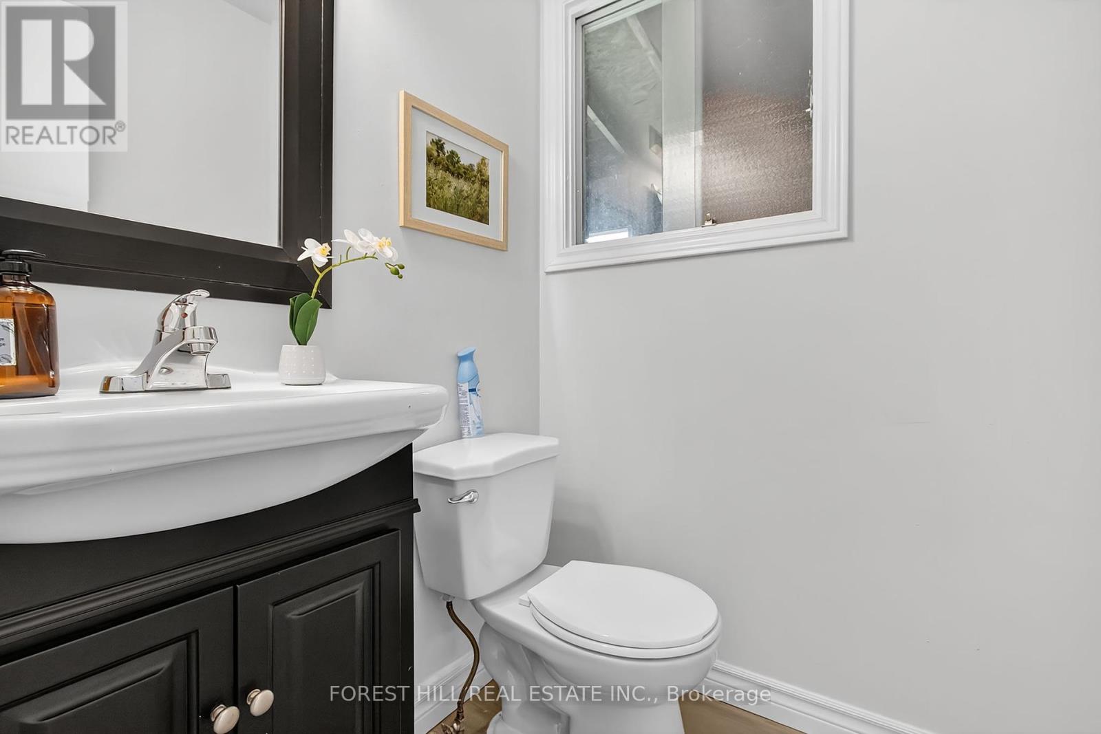 42 Vincent Crescent, London South, Ontario  N6C 4X8 - Photo 8 - X12413206