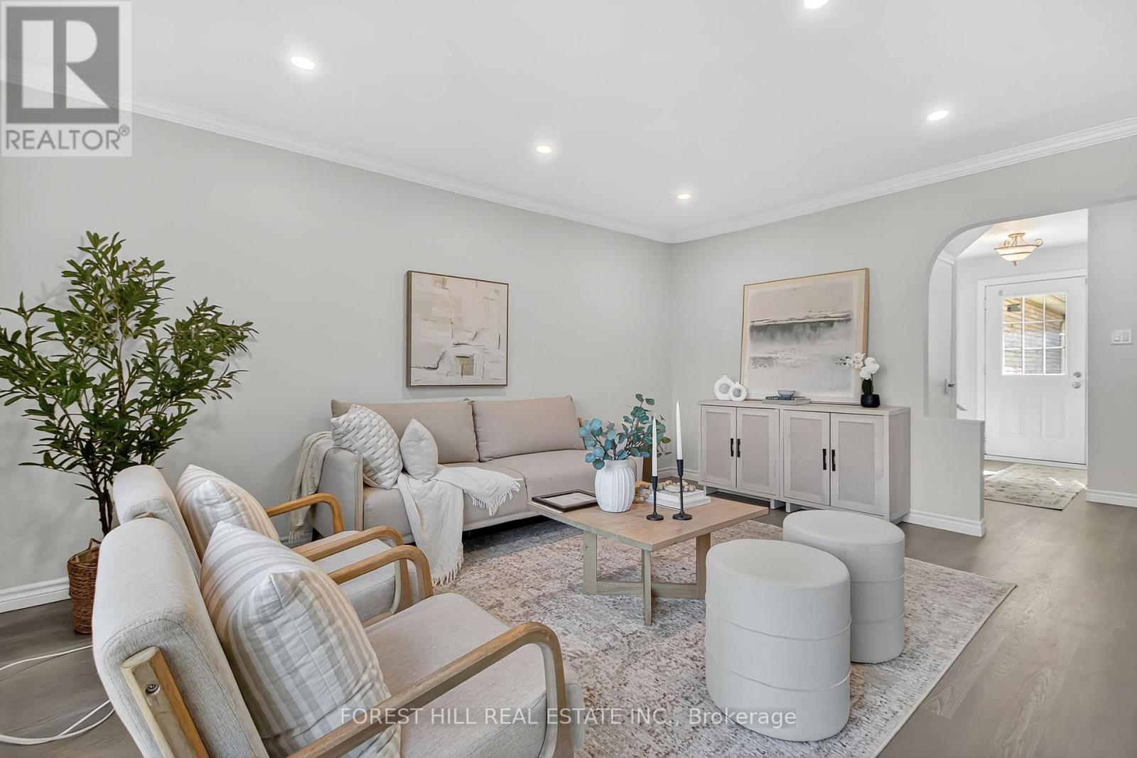 42 Vincent Crescent, London South, Ontario  N6C 4X8 - Photo 6 - X12413206