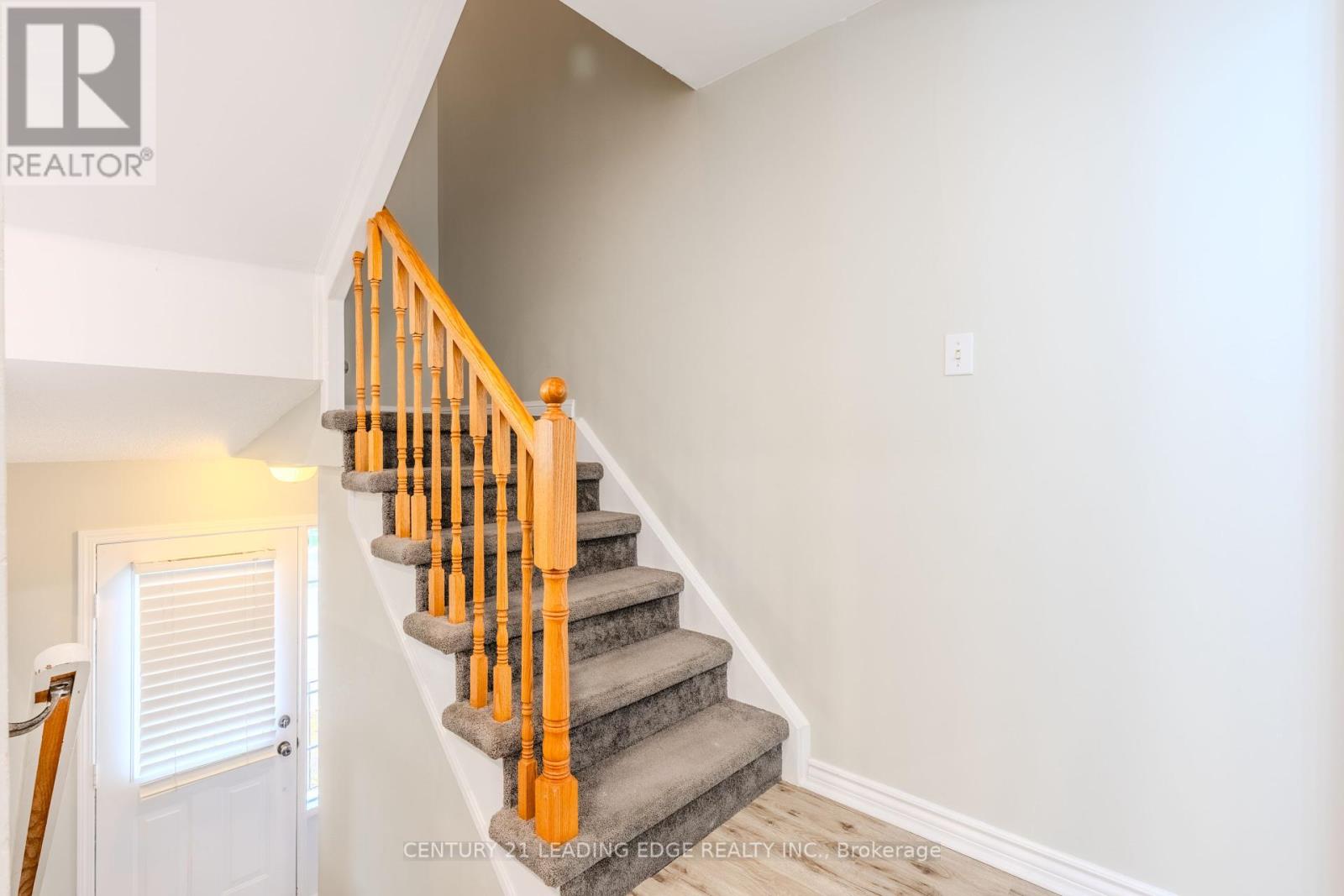 98 Aspen Park Way, Whitby (Downtown Whitby), Ontario  L1N 9M6 - Photo 10 - E12430409