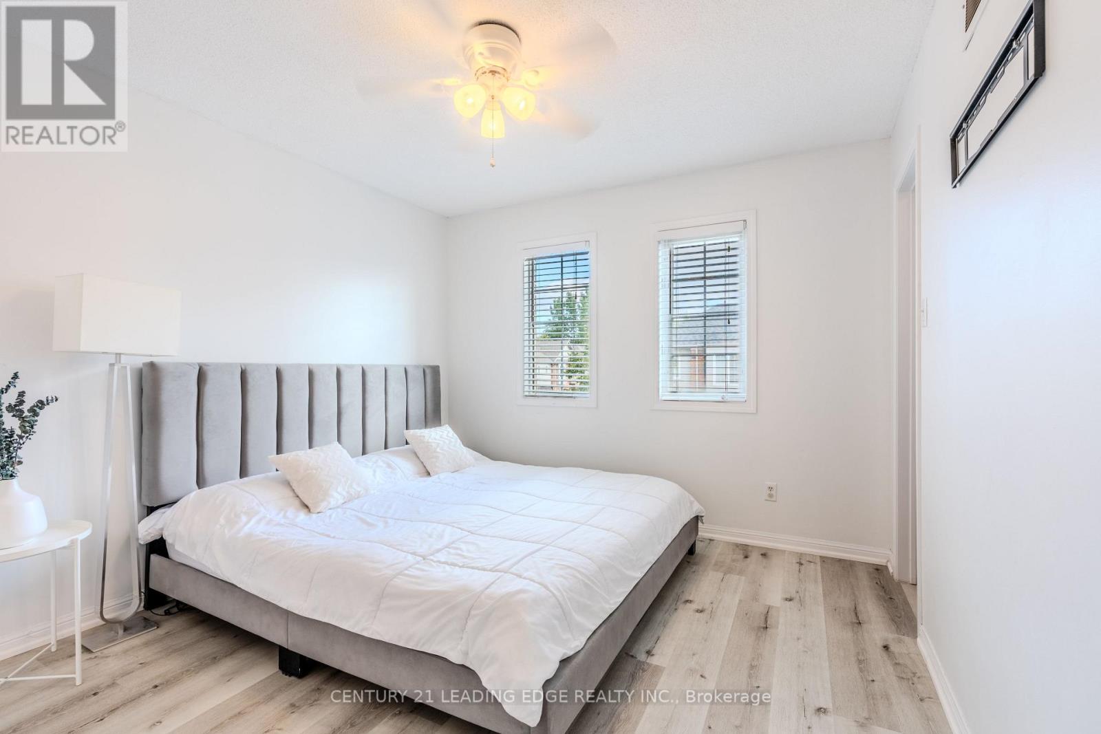 98 Aspen Park Way, Whitby (Downtown Whitby), Ontario  L1N 9M6 - Photo 11 - E12430409