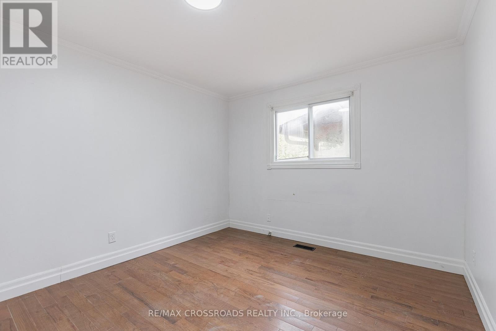 324 Tampa Drive, Georgina, Ontario  L4P 3A4 - Photo 14 - N12371295