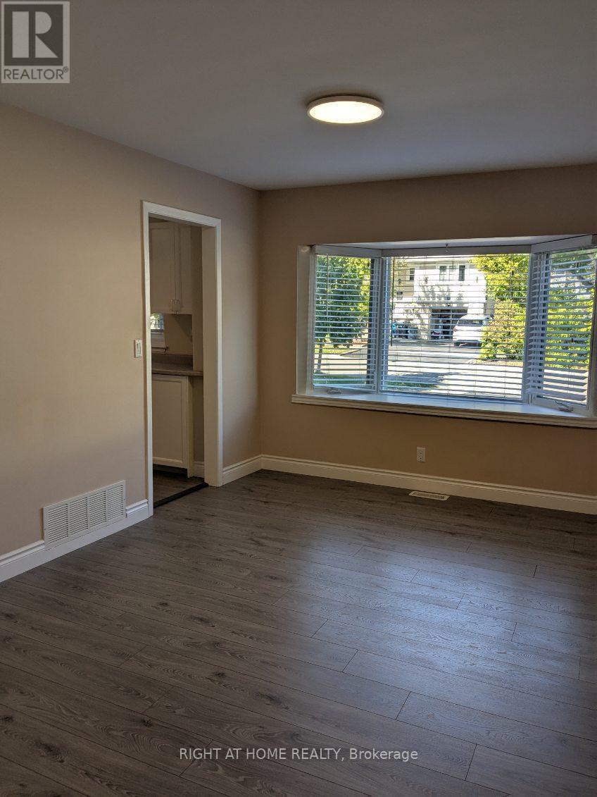 1592 Otterby Road, Mississauga (Applewood), Ontario  L4X 1W7 - Photo 24 - W12390922