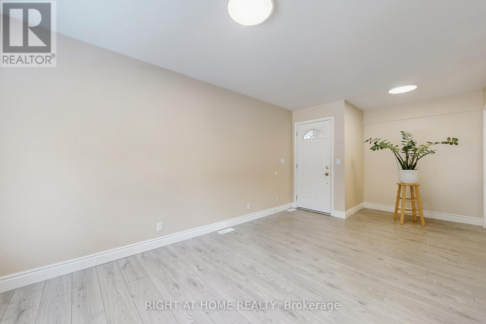 1592 Otterby Road, Mississauga (Applewood), Ontario  L4X 1W7 - Photo 26 - W12390922