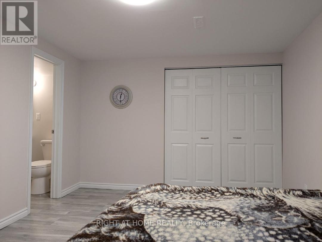 1592 Otterby Road, Mississauga (Applewood), Ontario  L4X 1W7 - Photo 30 - W12390922