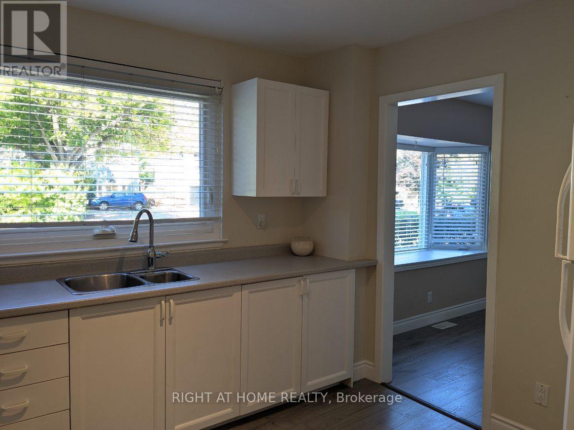 1592 Otterby Road, Mississauga (Applewood), Ontario  L4X 1W7 - Photo 23 - W12390922