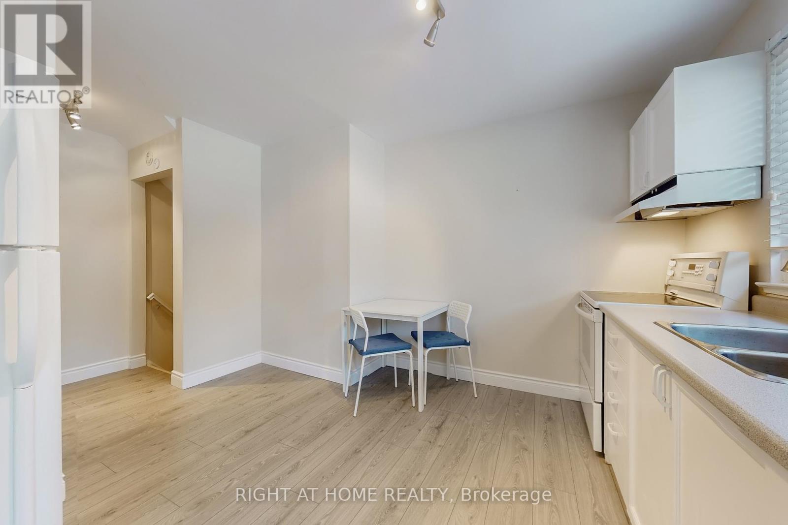 1592 Otterby Road, Mississauga (Applewood), Ontario  L4X 1W7 - Photo 25 - W12390922