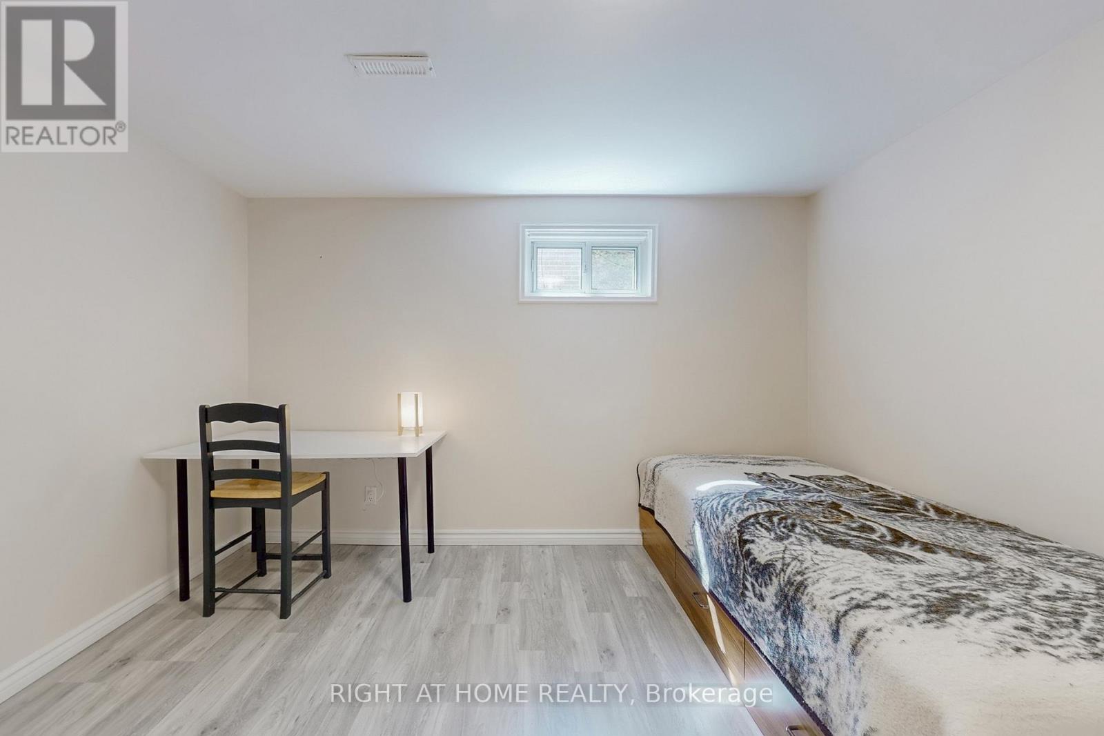 1592 Otterby Road, Mississauga (Applewood), Ontario  L4X 1W7 - Photo 27 - W12390922