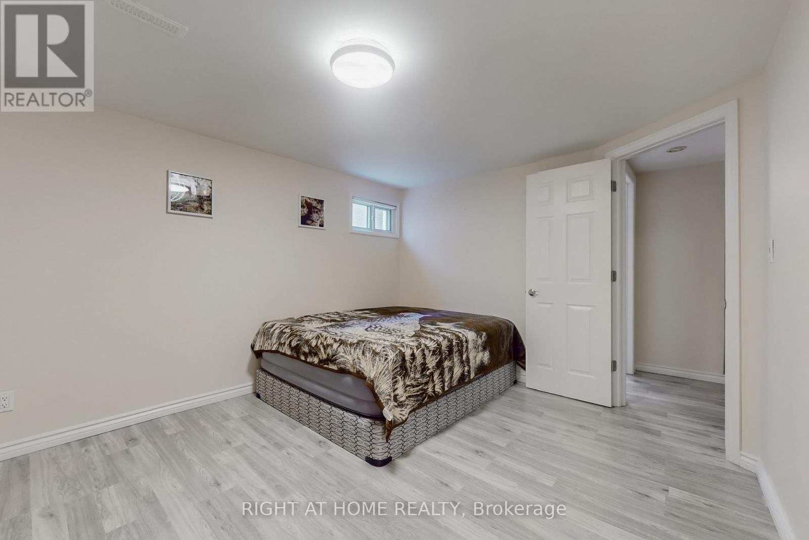 1592 Otterby Road, Mississauga (Applewood), Ontario  L4X 1W7 - Photo 29 - W12390922