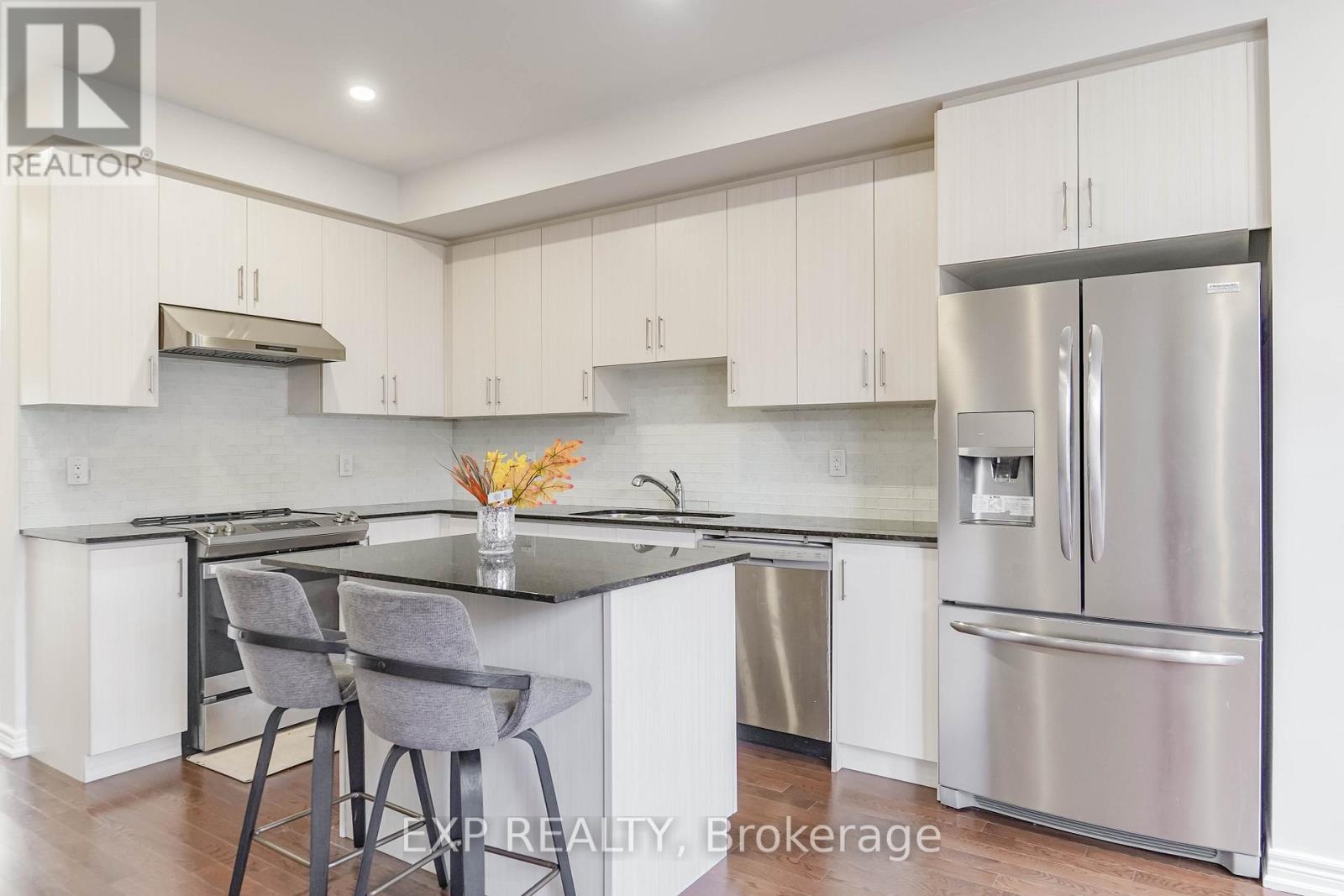 62 Harvest Field Road, Markham, Ontario  L6B 0T7 - Photo 3 - N12430412