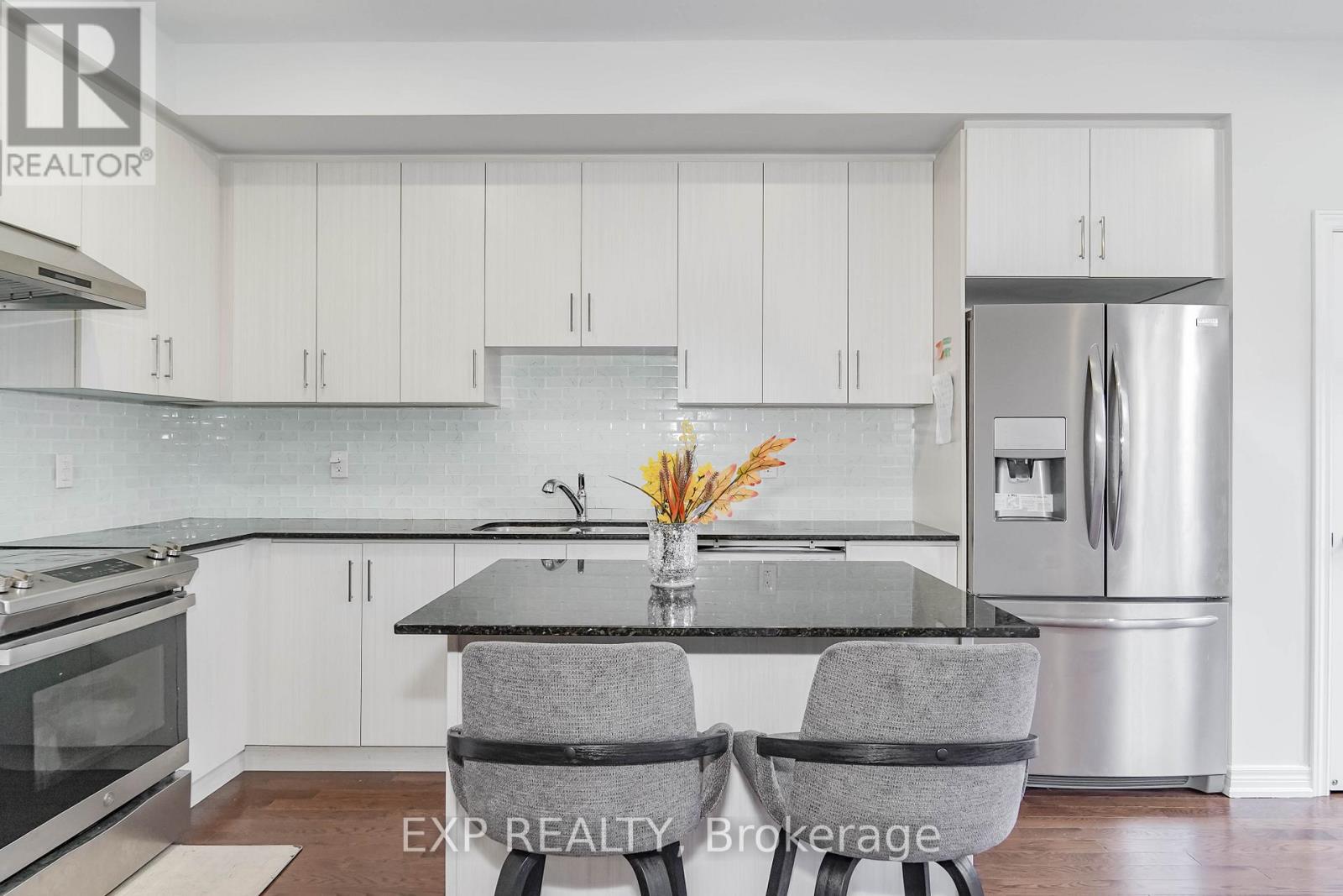 62 Harvest Field Road, Markham, Ontario  L6B 0T7 - Photo 4 - N12430412