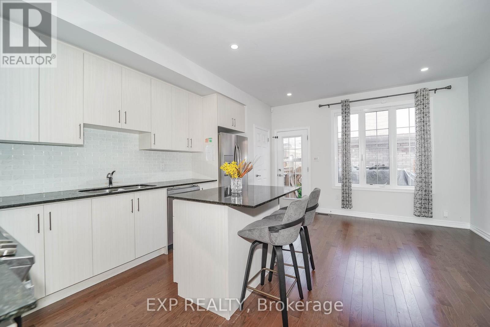 62 Harvest Field Road, Markham, Ontario  L6B 0T7 - Photo 5 - N12430412