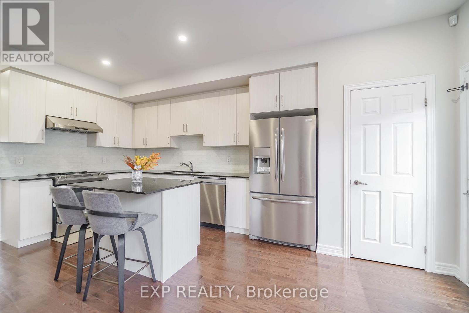 62 Harvest Field Road, Markham, Ontario  L6B 0T7 - Photo 6 - N12430412