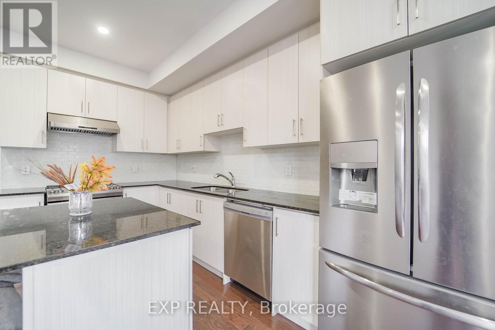 62 Harvest Field Road, Markham, Ontario  L6B 0T7 - Photo 7 - N12430412