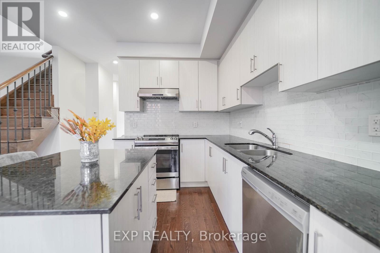 62 Harvest Field Road, Markham, Ontario  L6B 0T7 - Photo 8 - N12430412