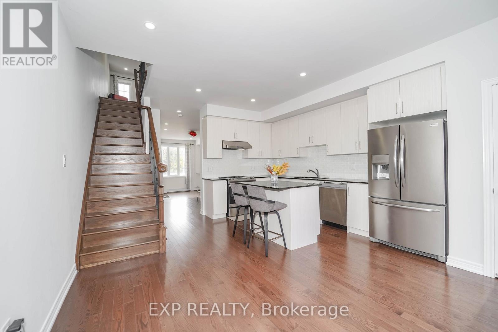 62 Harvest Field Road, Markham, Ontario  L6B 0T7 - Photo 9 - N12430412