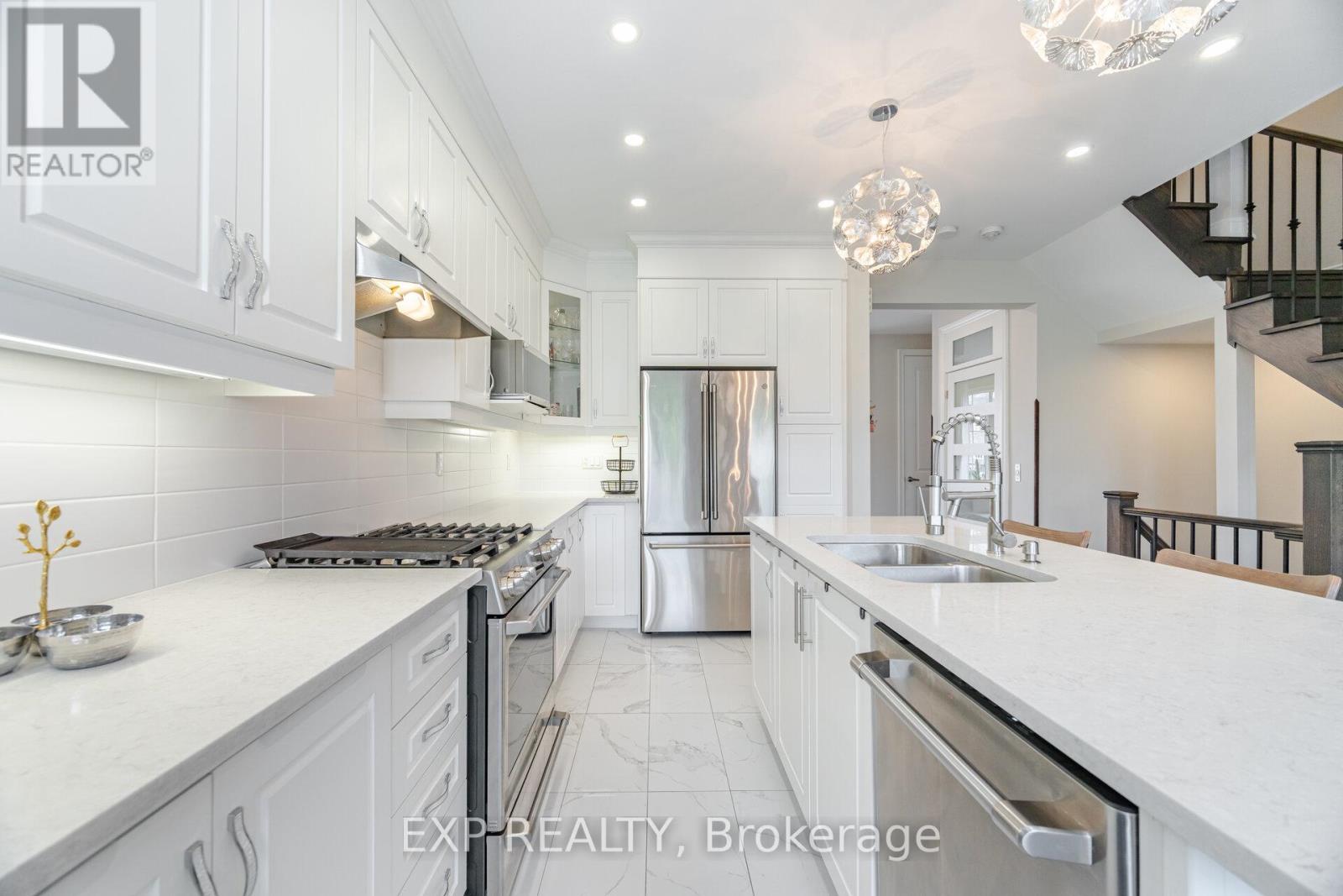 54 Ingleside Street, Vaughan, Ontario  L4L 0H9 - Photo 11 - N12430420