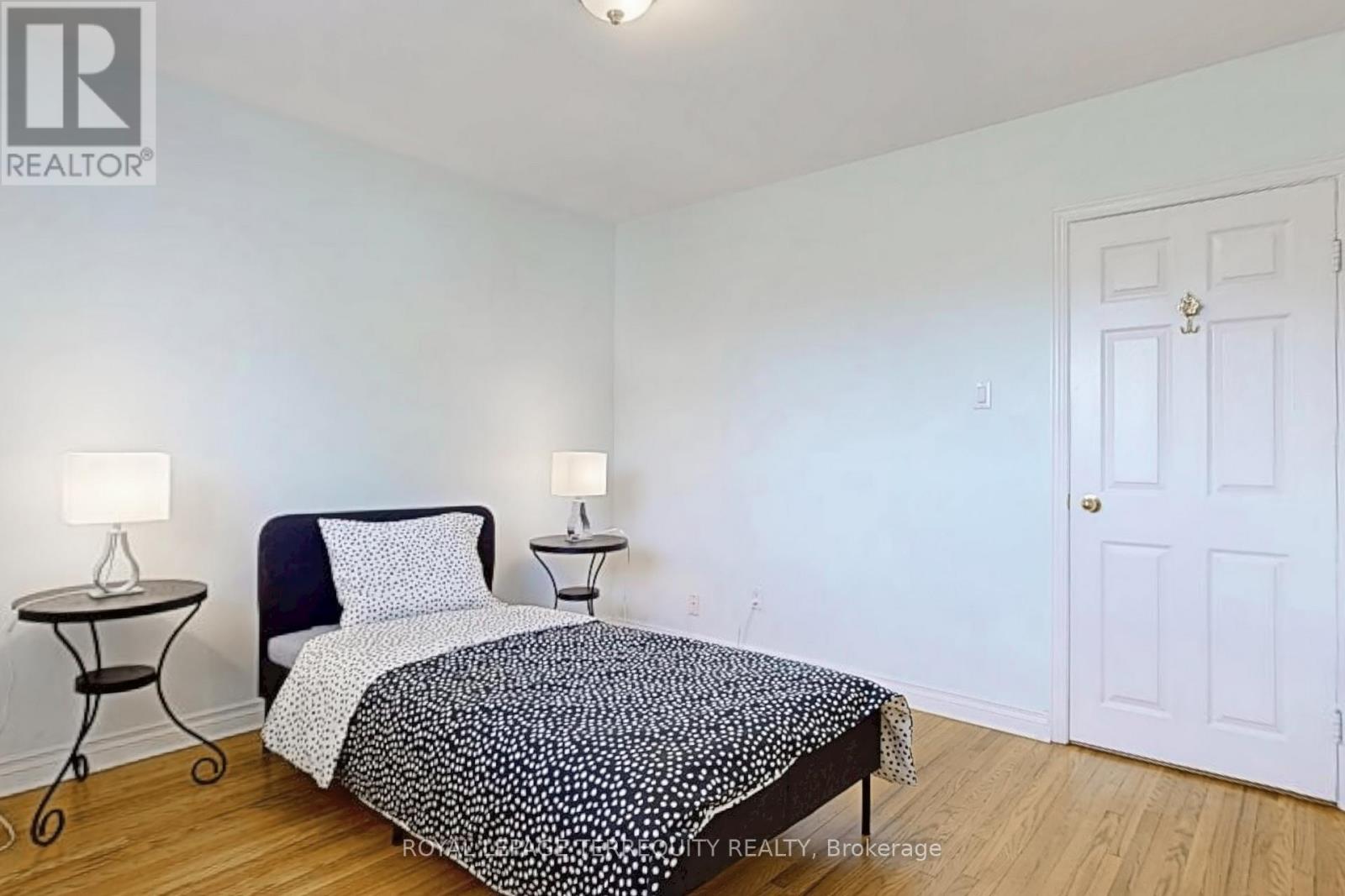 8 Cromer Place, Toronto, Ontario  M9R 2E1 - Photo 17 - W12430381
