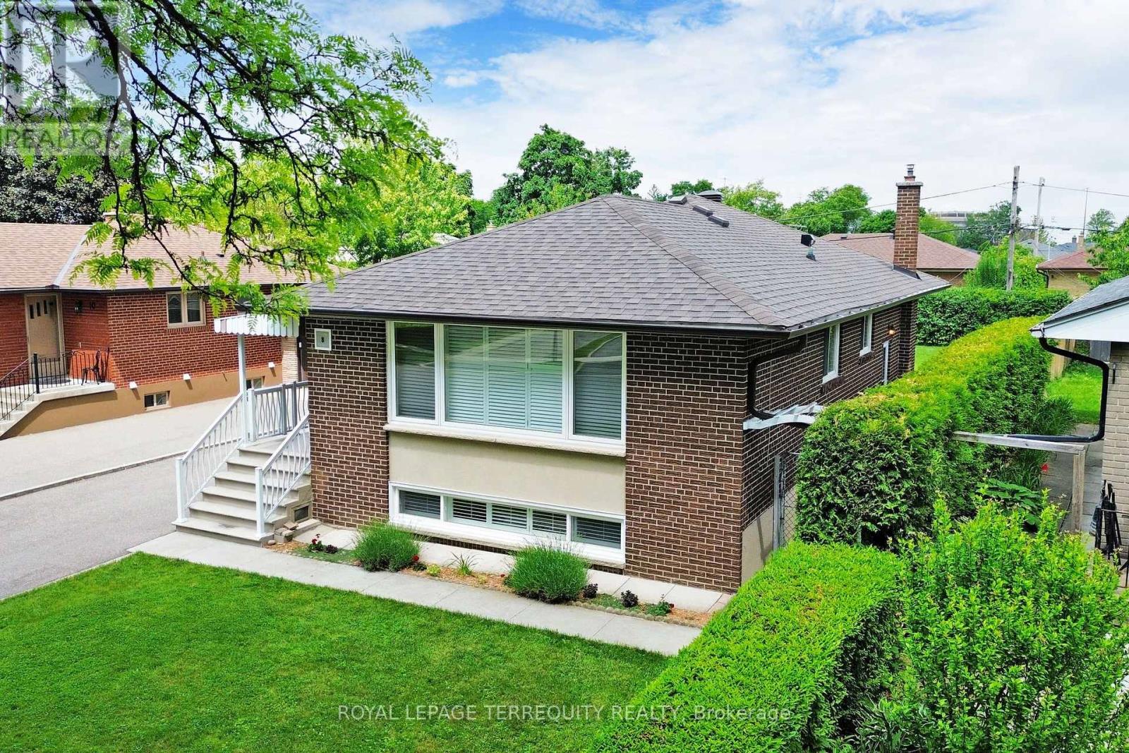 8 Cromer Place, Toronto, Ontario  M9R 2E1 - Photo 39 - W12430381